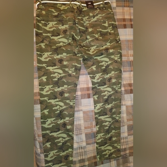 Fashion Nova Jeans - Picture 5 of 7